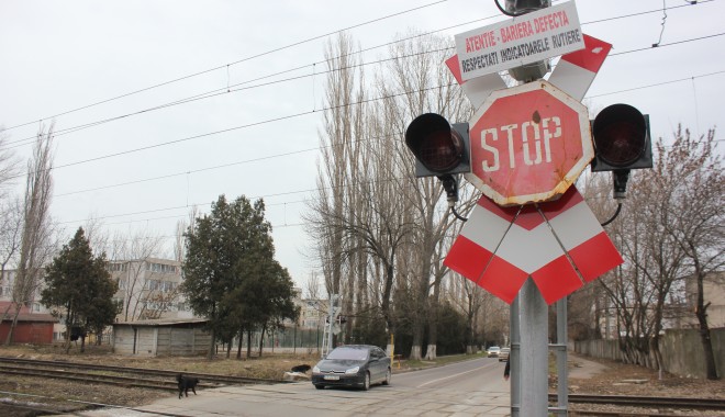 Cetățean turc, în comă după un accident rutier pe calea ferată! Mașina era furată - trecerelanivelcucaleaferatastrca-1389686162.jpg