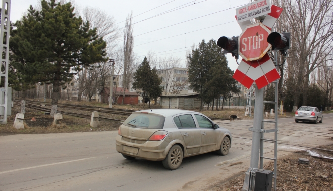 STRADA CARAIMAN, ÎNCHISĂ PENTRU URMĂTOARELE DOUĂ SĂPTĂMÂNI - trecerelanivelcucaleaferatastrca-1480431265.jpg