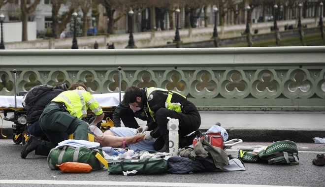 Bilanțul atentatului din Londra crește. UN MORT și MULȚI RĂNIȚI - trei-1490201361.jpg