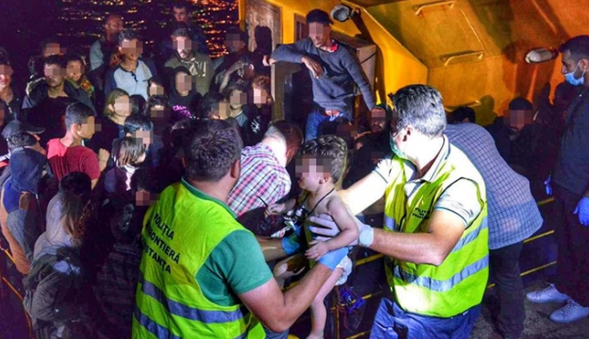 Trei călăuze, arestate la Constanța. 49 de imigranți au cerut azil în România - trei-1505751408.jpg