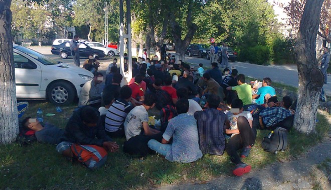 Trei călăuze reținute pentru cel mai mare grup de emigranți ilegali ajuns la Constanța - treicalauzeretinutemigrantimanga-1410892068.jpg