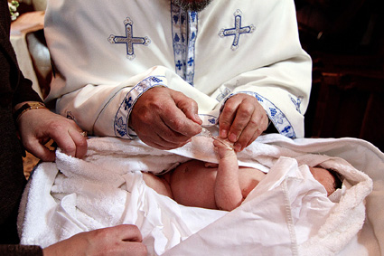 Trei copii în asistență maternală, creștinați de Sfântul Ștefan, la Cumpăna - treicopiicumpana-1387810833.jpg