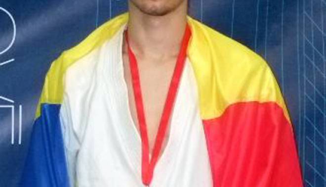 Trei constănțeni, la Mondialele de karate Shotokan - treikarate-1430416054.jpg