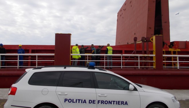 Trei pasageri clandestini din Maroc, depistați în Portul Midia - treipasageri-1398415066.jpg