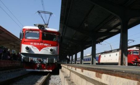 Trenurile de călători trec la orarul de iarnă - tren-1319698906.jpg