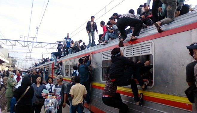 Cum să mergi cu trenul gratis - tren-1345133340.jpg