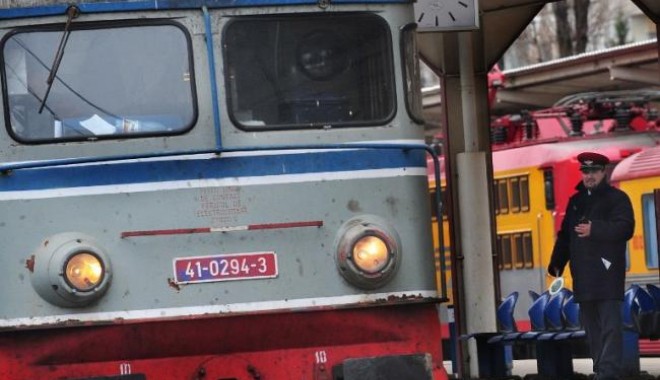 Agențiile de voiaj CFR vor fi deschise pe 24 și 31 decembrie - tren-1355142784.jpg