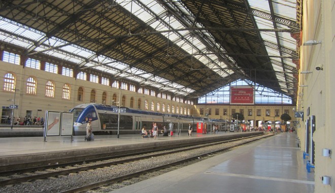 Trei români, printre care o fetiță de cinci ani, au murit loviți de un tren, în Marsilia - tren-1358076864.jpg