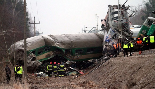 Trei morți și zeci de răniți în accidentul de tren din Argentina - tren-1371142470.jpg