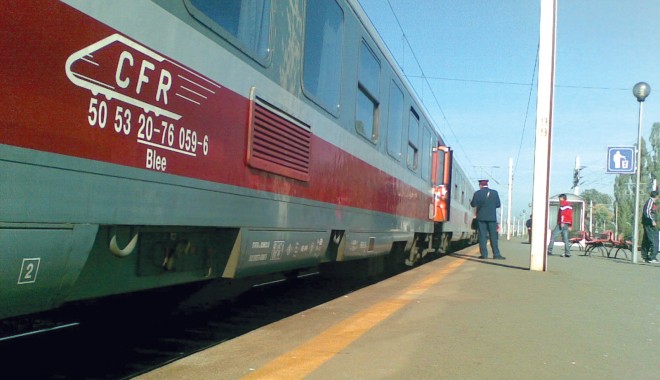 CFR suplimentează, astăzi, numărul de trenuri pe ruta București-Mangalia - tren-1376660084.jpg