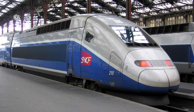 Primul tren  de mare viteză Paris-Barcelona va circula de la 15 decembrie - tren-1385652067.jpg