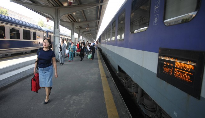 CFR introduce cinci trenuri suplimentare pentru Rusalii - tren-1401893311.jpg
