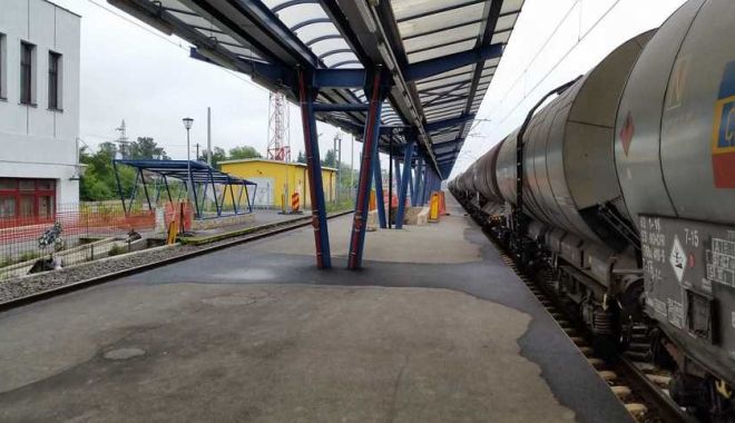 UN TÂNĂR DE 21 DE ANI SE ZBATE ÎNTRE VIAȚĂ ȘI MOARTE, DIN CAUZA UNUI SELFIE - tren-1530168205.jpg