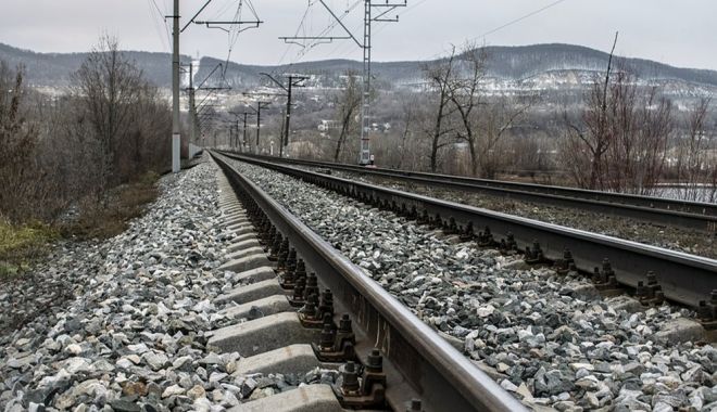 Accident feroviar grav. O mașină a fost spulberată de tren - tren-1551531529.jpg