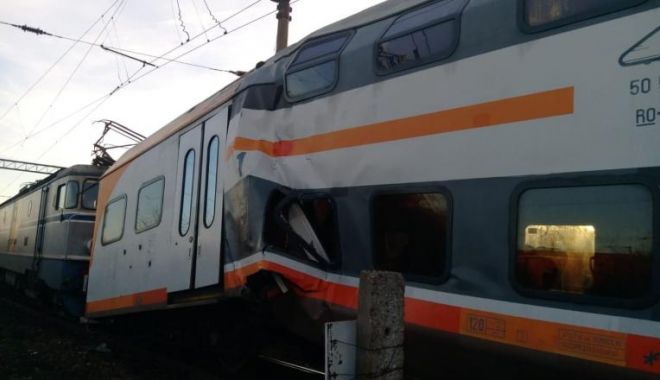 CIOCNIRE FRONTALĂ! Cinci răniți într-un accident de tren - tren-1576678659.jpg