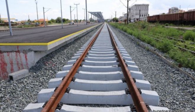 Ludovic Orban: Tronsonul de cale ferată Constanța-Curtici va fi gata până în 2023 - tren-1598119398.jpg