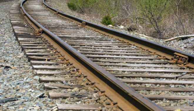 O șină deformată de ger a întrerupt circulația trenurilor - tren-1610887213.jpg