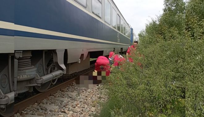 Un bărbat a fost lovit de tren, în timp ce făcea live pe facebook. Cum s-a întâmplat totul