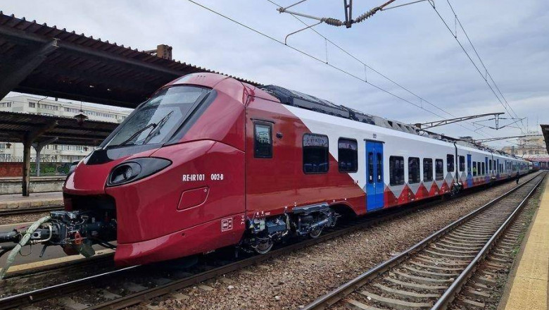 Un tren a fost atacat cu pietre la Chitila. Toate trenurile Alstom care pleacă din Bucureşti spre Braşov au fost oprite