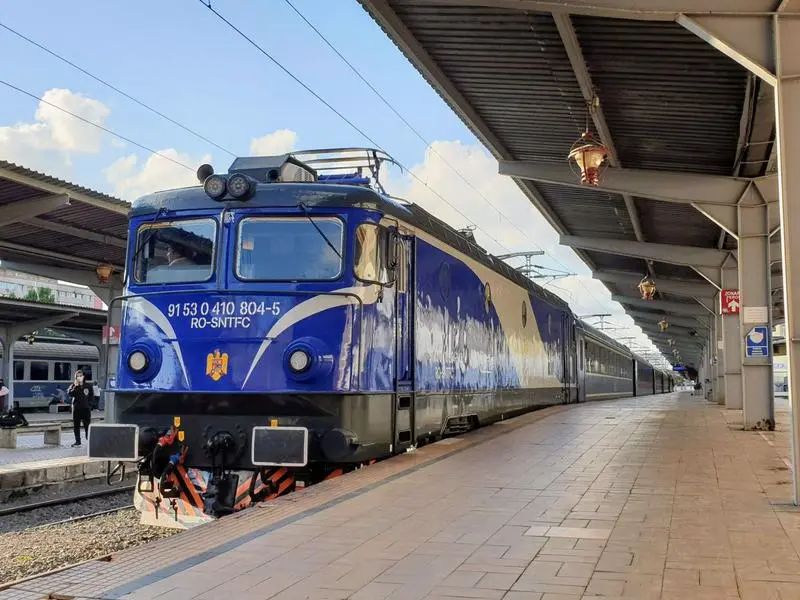 Un tânăr de 18 ani a căzut sub roțile unui tren, în gară - tren-1750575782.jpg