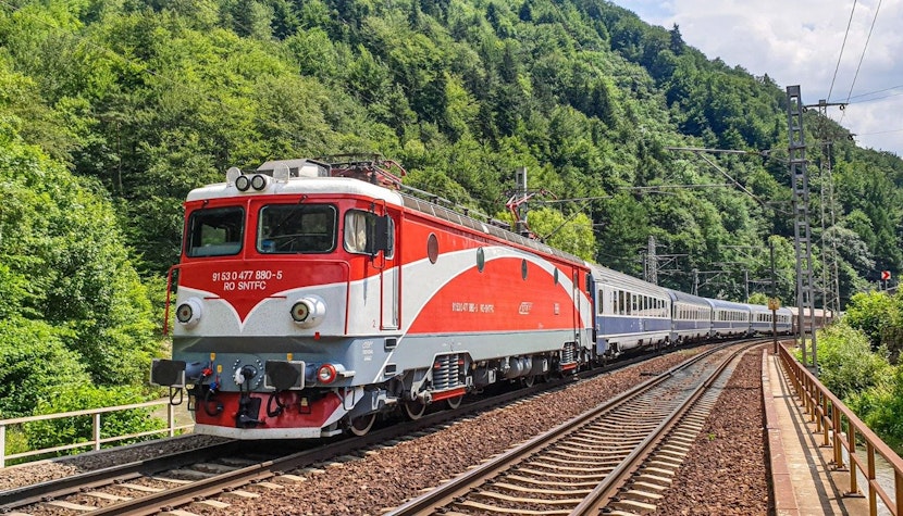 Un tânăr a murit după ce a căzut din tren. Cadavrul a fost găsit după două zile de un angajat al CFR