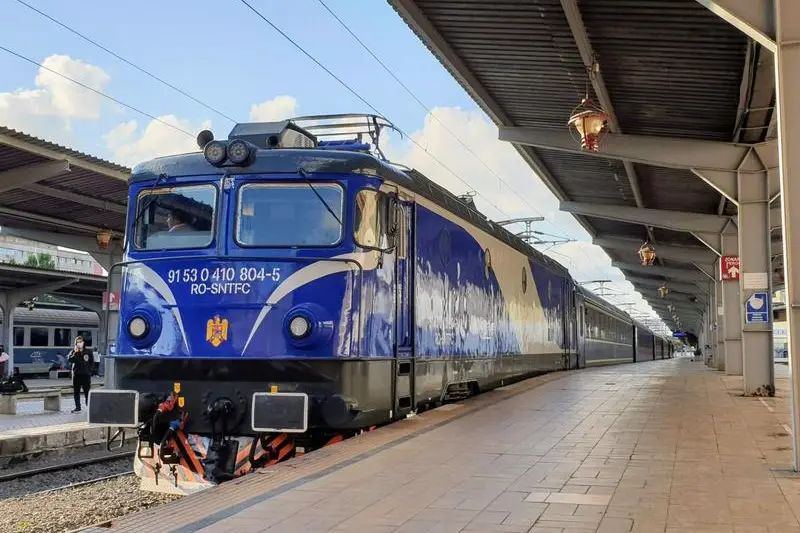 O femeie a murit lovită de tren. Două garnituri înregistrează întârzieri - tren-1767029788.webp