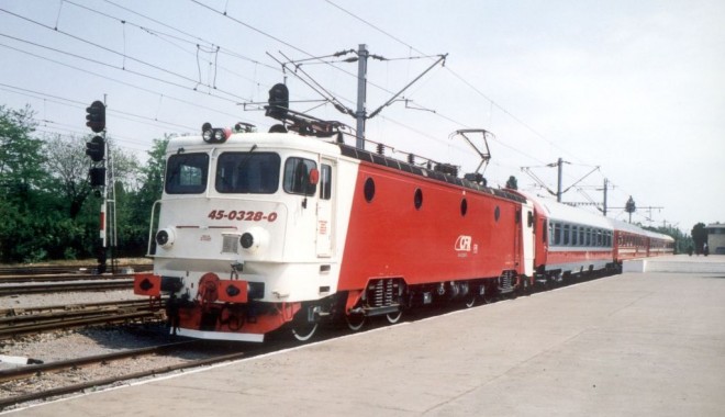 Un tânăr drogat s-a aruncat din tren după ce și-a bătut prietena - tren01-1346240638.jpg