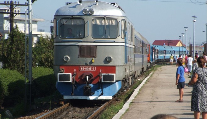Mai multe trenuri spre și dinspre litoral, în minivacanța de 1 Mai și Paște - tren11342820845-1367011530.jpg