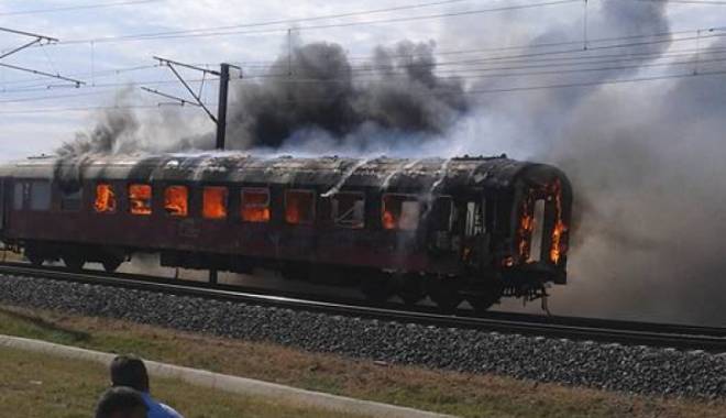 Incendiu devastator într-un tren de pe ruta București-Constanța! Ce s-a întâmplat cu zeci de pasageri - trenars28247900-1434009308.jpg