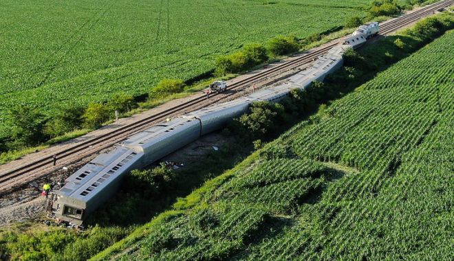 Trei oameni au murit și 50 au fost răniți după ce un tren cu 200 de pasageri a deraiat în Missouri