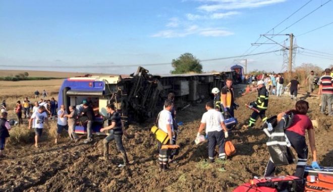Tren deraiat în Turcia. 10 oameni au murit, cel puțin 70 sunt răniți - trenderaiatinturciacelputin13mor-1531119140.jpg