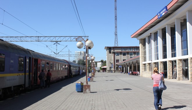 RAZIE în trenurile care vin pe litoral. Sute de călători frauduloși depistați - trengaraconstanta8-1373187757.jpg