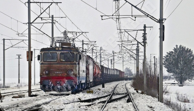 Mersul trenurilor. Întârzieri majore din cauza viscolului, a vântului puternic și a frigului - treniarna-1492756510.jpg