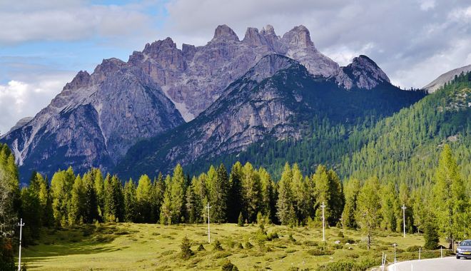 Un alpinist român şi unul german au murit în Alpii italieni