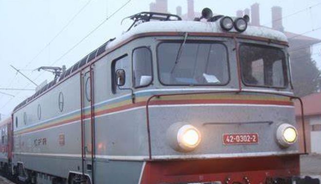 Un călător a fost bătut de două ori în acelaşi tren.Doi agresori au fost reţinuţi - trenu-1667922036.jpg