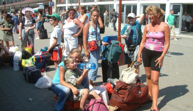 Trenuri directe spre litoral - trenuri-1528391476.jpg
