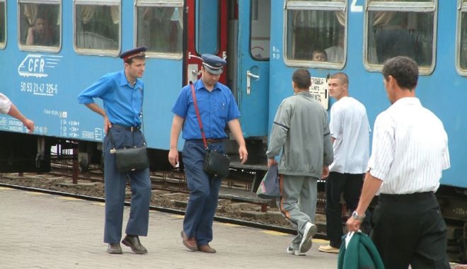 CFR asigură legături spre litoral și în această perioadă - trenuri-1536598577.jpg