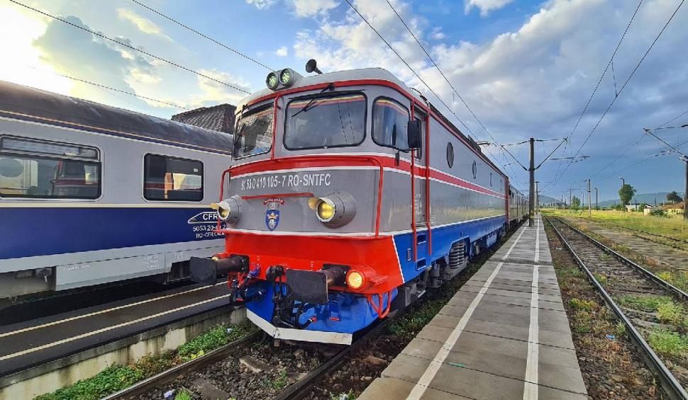 Trenuri oprite pe magistrala CFR București – Constanța, din cauza unor incendii de vegetație