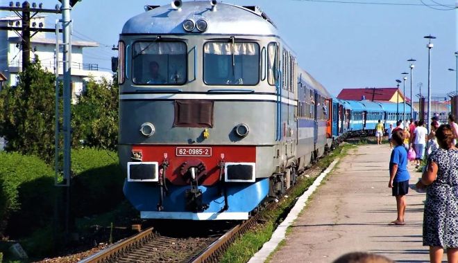 Toate trenurile duc la mare, în acest weekend - trenuri1-1651060152.jpg