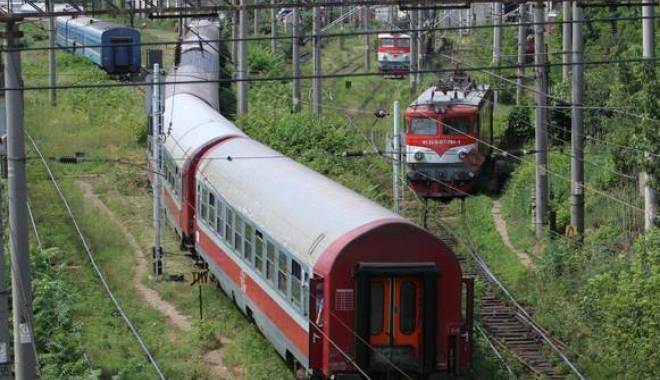 Grevă la CFR! Ce se va întâmpla până joi - trenuricalatoricfrdanbistriteanu-1442905632.jpg