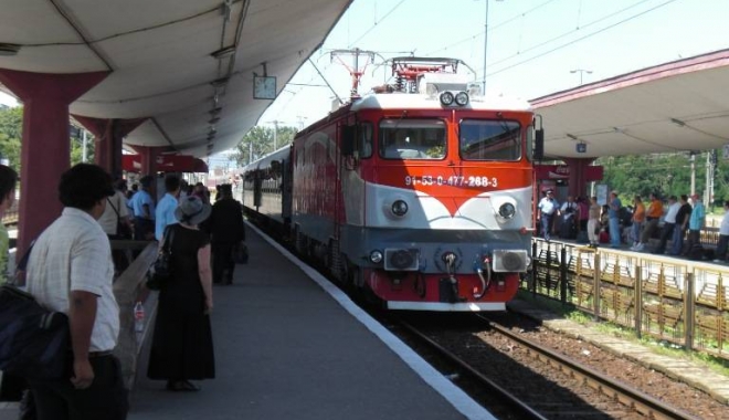 Tren București-Constanța, cu aproximativ 400 de persoane, blocat la Cernavodă! - trenuricfr-1466425289.jpg