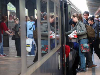 Trenuri suplimentare pentru 1 Mai - trenvacantavioreldudau-1335274107.jpg
