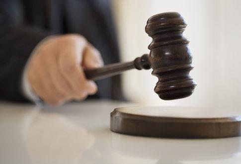 Polițist și consilier local trimiși în judecată pentru fapte de corupție - tribunal-1358516653.jpg