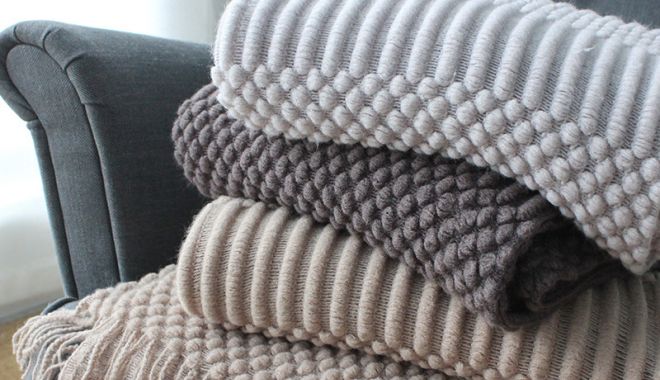 AŞA S-A AJUNS! Angajaţii băncilor primesc pături ca să nu îngheţe de frig la muncă. Se face economie la căldură