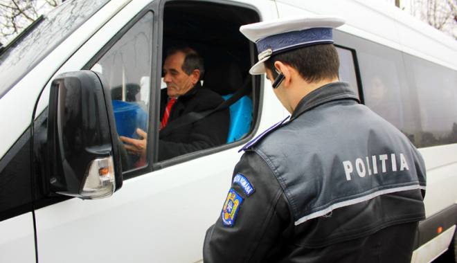 AȚI VĂZUT VREODATĂ ȘOFERI DE MAXI-TAXI OPRIȚI PENTRU CONTROL? Amenzi triplate doar pe hârtie pentru firmele de transport - tripleaza2-1457972987.jpg