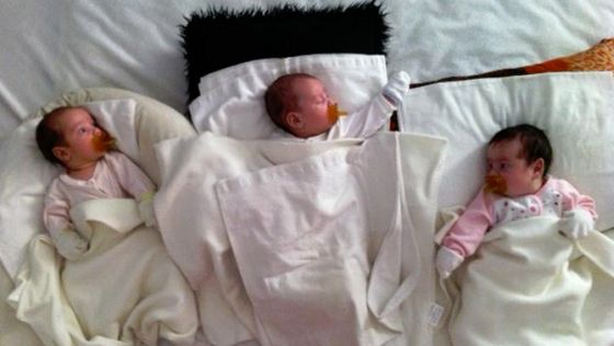 Tripleții Nicoletei Luciu vor primi  câte un apartament cadou la botez - tripletiinicoleteiluciuvorprimil-1333037686.jpg
