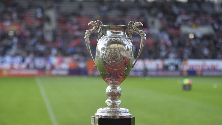 CFR Cluj şi FC Hermannstadt se luptă în această seară pentru Cupa României - trofeucupadsc5040741x486-1747202261.jpg