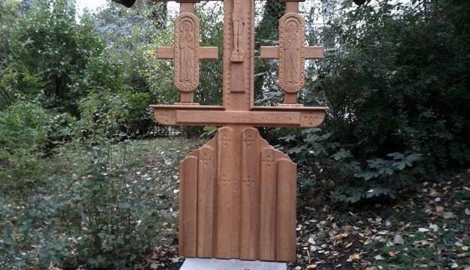 IPS Teodosie sfințește, mâine, troița de la Liceul 