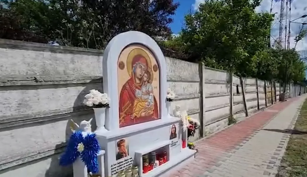 Un simbol al durerii și al memoriei. Troiță pentru Sebi și Roberta, la 2 Mai - troita-1781539633.webp