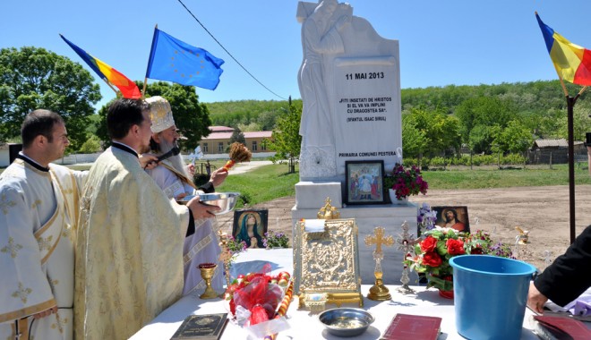 O nouă troiță de rugăciune sfințită în comuna Peștera - troitapestera8-1368449854.jpg
